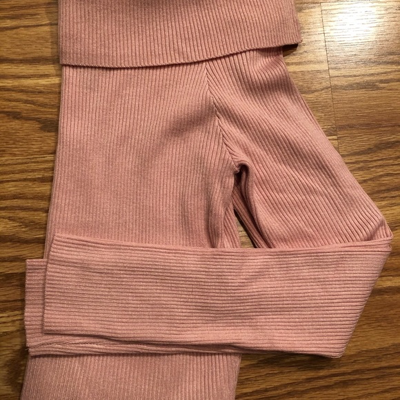 H&M Off the Shoulder Sweater - Picture 6 of 6